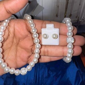 Elegant Pearl Jewelry Set with Silver Accents